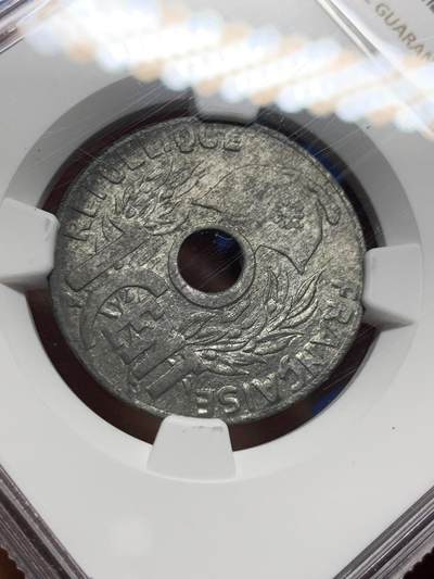 《竞宝斋》第410场 周日，周一，2场连拍 （全场包邮） NGC MS63 法属印支1941花帽1分锌币 保存非常难得