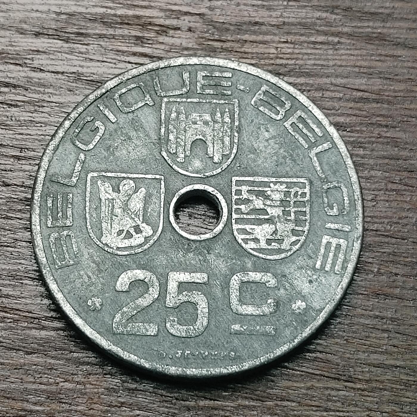 【铜匠收藏】★第130场★散币场，无佣金，30包邮。不满30元，支付5元运费。《接受代拍 代送NGC评级》 二战比利时 1943年 25分 圆孔币 锌币