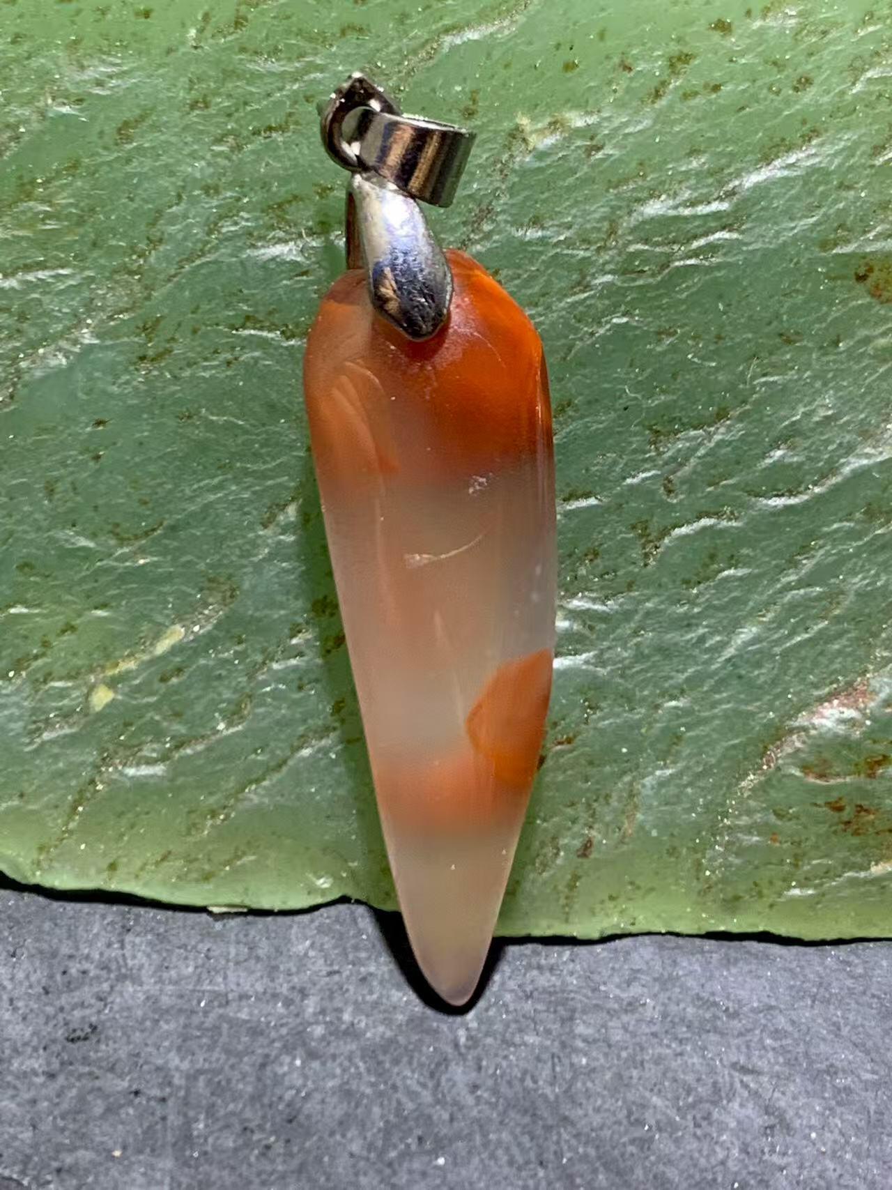 南红玛瑙荔枝冻飘火焰纹随形牙通货吊坠一个