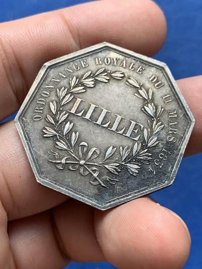 《竞宝斋》第410场 周日，周一，2场连拍 （全场包邮） 法国里尔储蓄银行八角银代币 19.4克 36.2mm