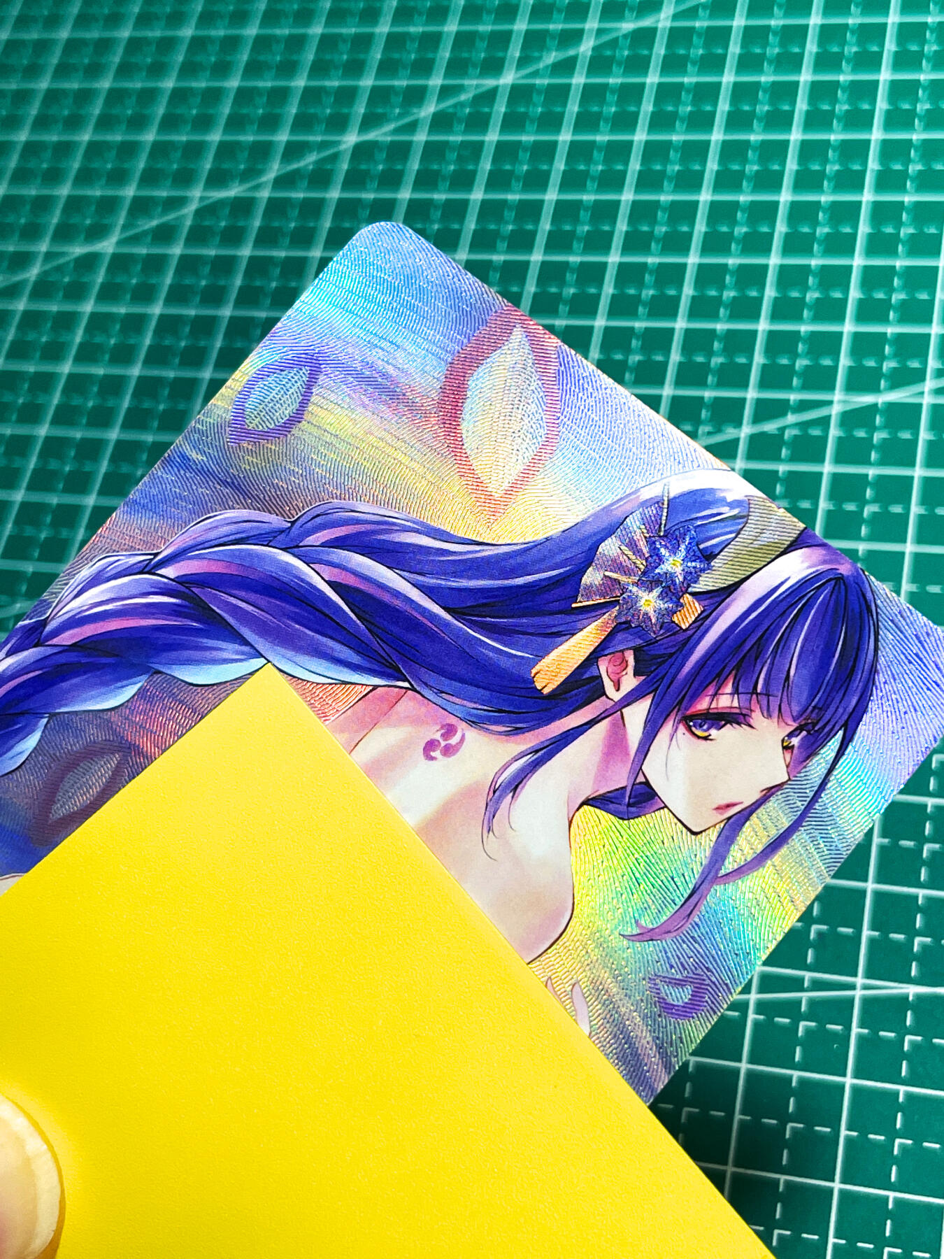 显眼宝28期【关注参拍有赠卡】 【经典美背】超高颜值美背卡 雷电将军 超美长发 一枚  折光彩闪 大卡尺寸 63*88