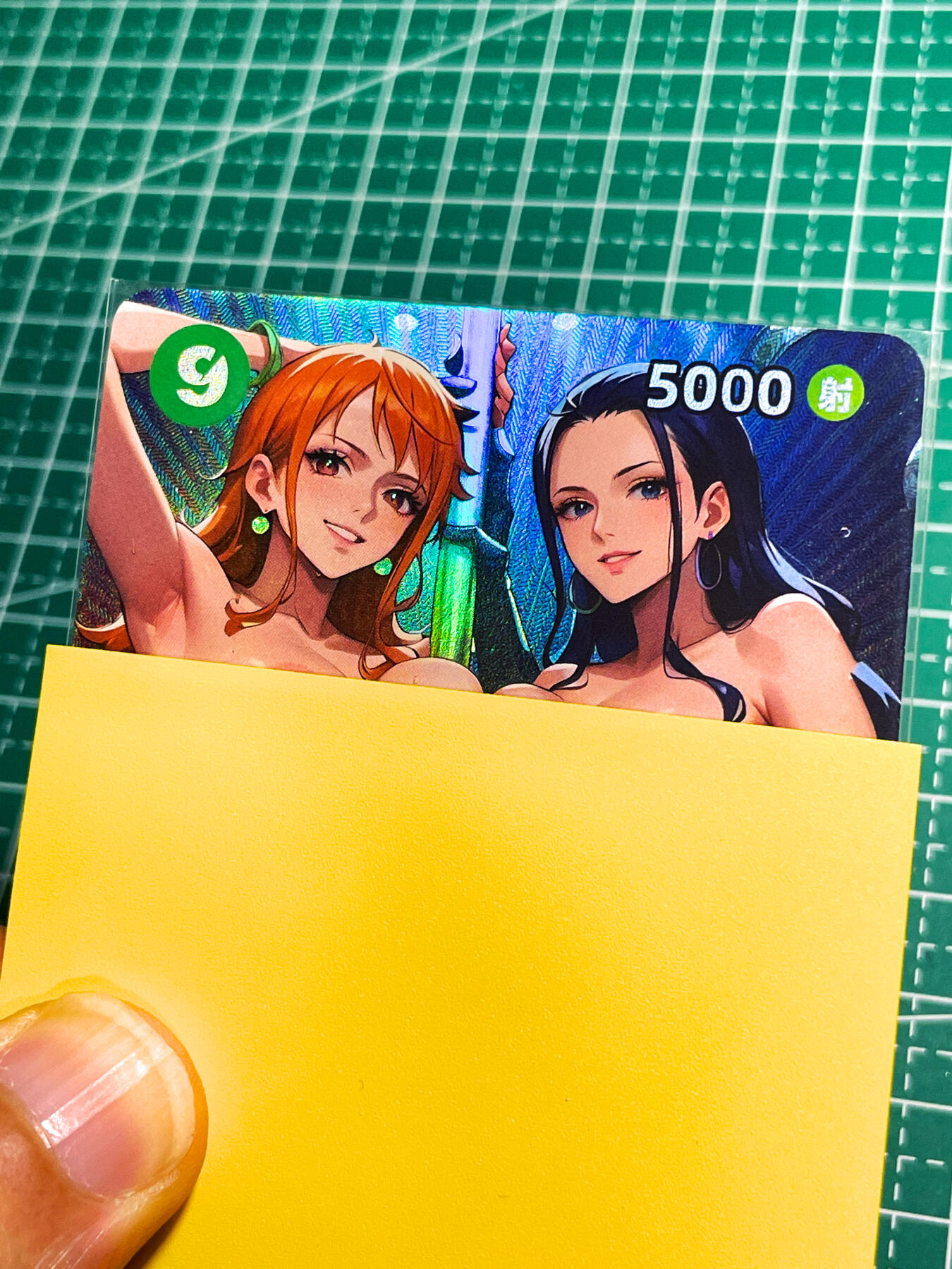 显眼宝28期【关注参拍有赠卡】 嘎嘎鸭卡牌   常驻满赠系列卡  双娇斗舞艺术卡   共1张   折光彩闪工艺  大卡尺寸  63*88