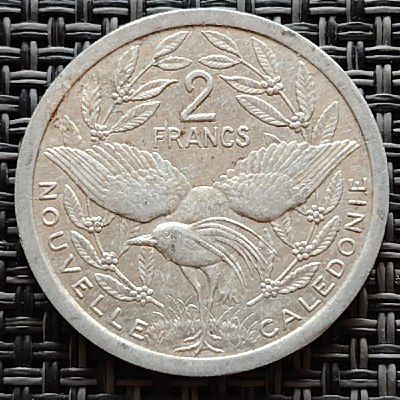 布加迪🐬～世界钱币(上海)🌾第 240 期 /  各国套币和散币 新喀里多尼亚 1991年 2法郎 铝币 27mm～L