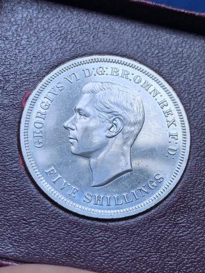 《竞宝斋》第410场 周日，周一，2场连拍 （全场包邮） - 英国1951镍马剑乔治六世克朗 带红色原盒和证书