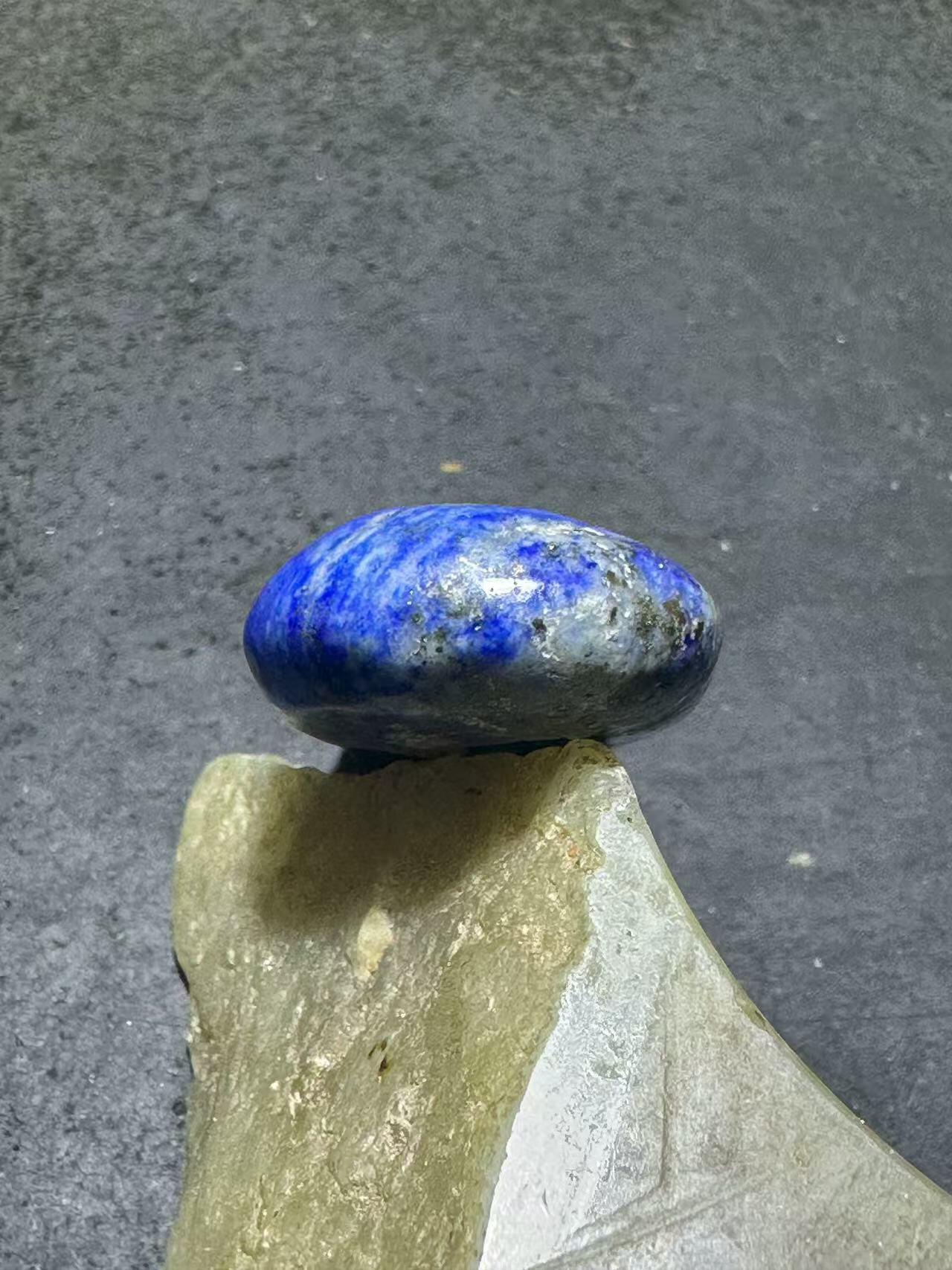 阿富汗老矿青金石雕件通货吊坠一块，