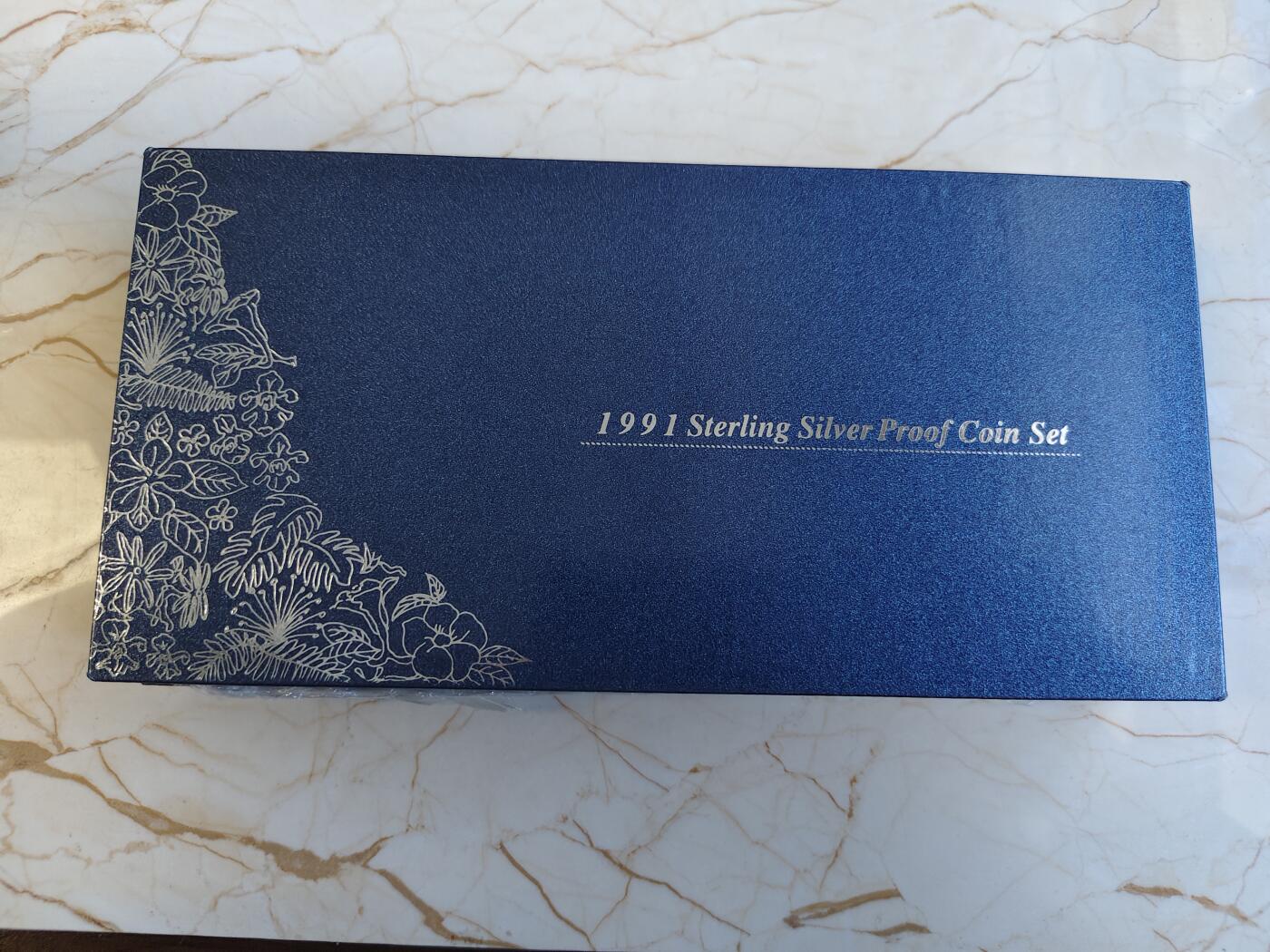 第171期拍卖【长期征集拍品】 新加坡1991年精制银币套 1分，5分，10分，20分，50分，1元，5元（全民防御）1万5千套 盒证全 盒子有破损，个别有氧化