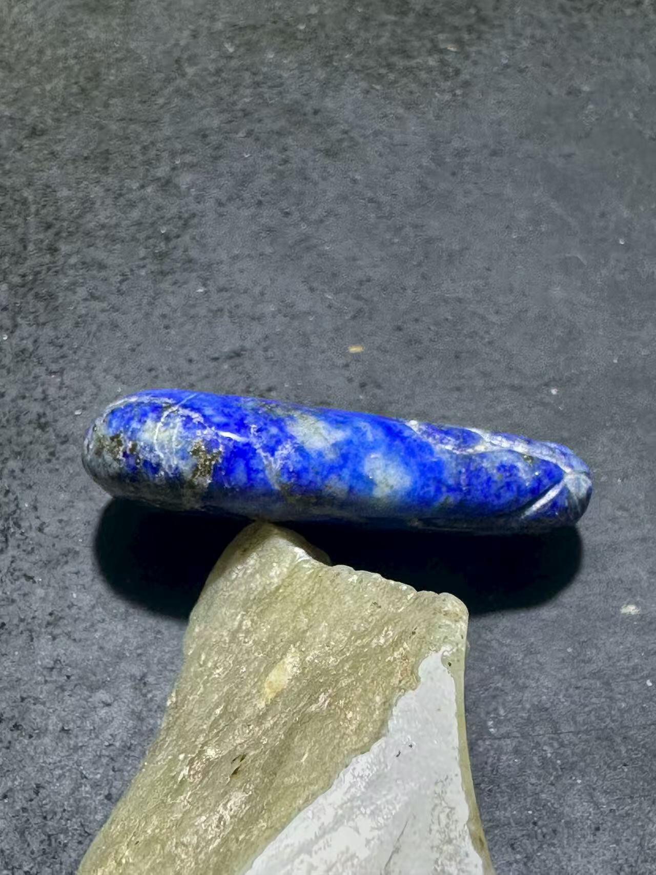 阿富汗老矿青金石雕件通货吊坠一块，