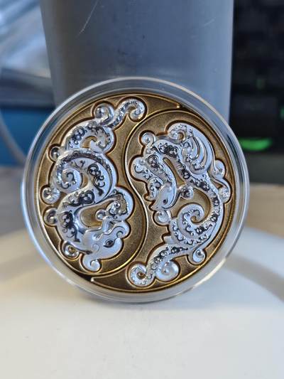 第171期拍卖【长期征集拍品】 - 中国龙凤和鸣纪念吊坠 2X5克 999银 发行量：10万套 盒证全