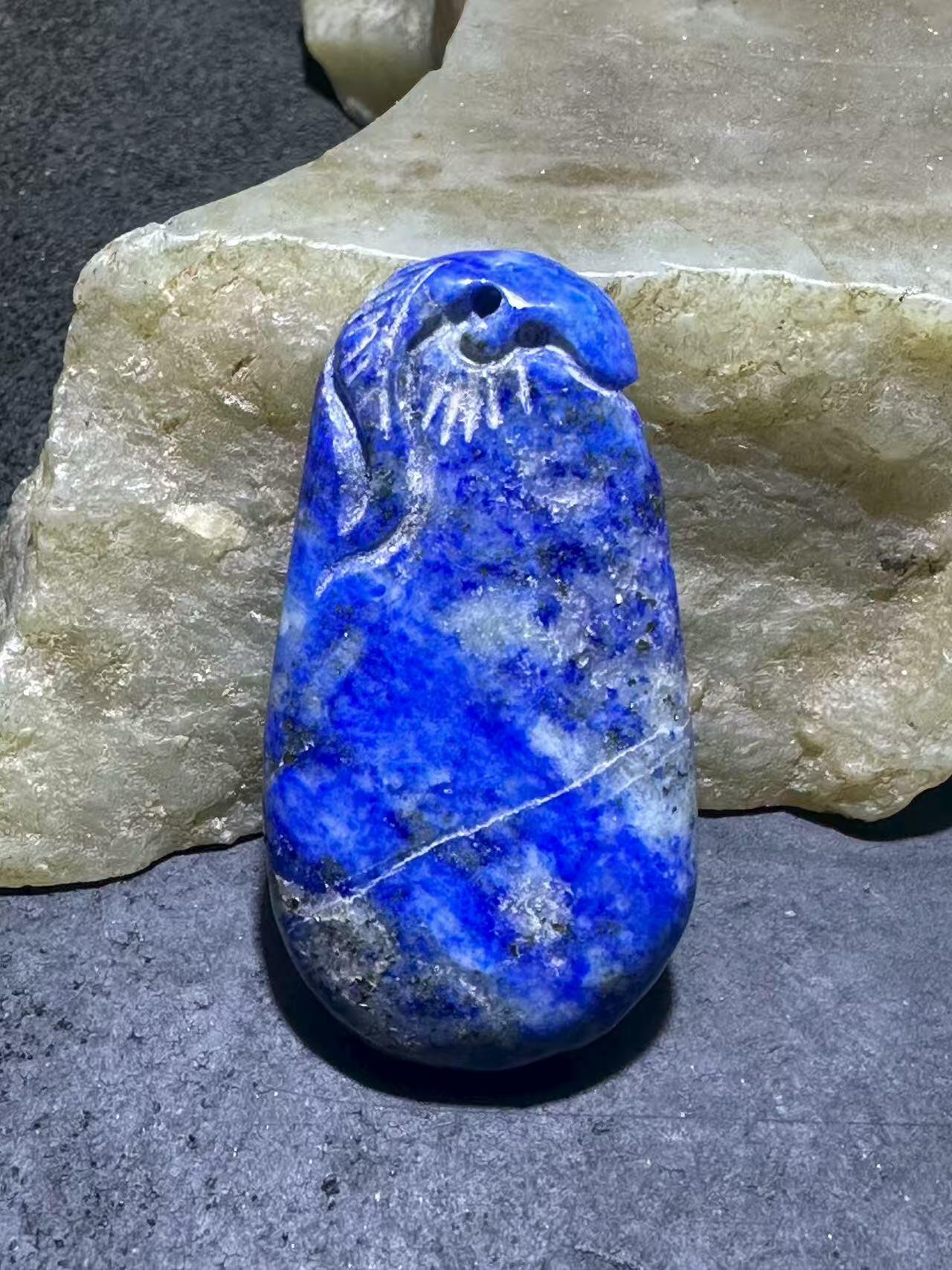 阿富汗老矿青金石雕件通货吊坠一块，