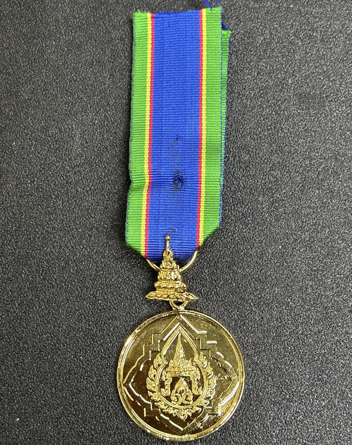 西秦中古拍卖第五十五期 泰国金级王冠奖章 现代非贵金属版