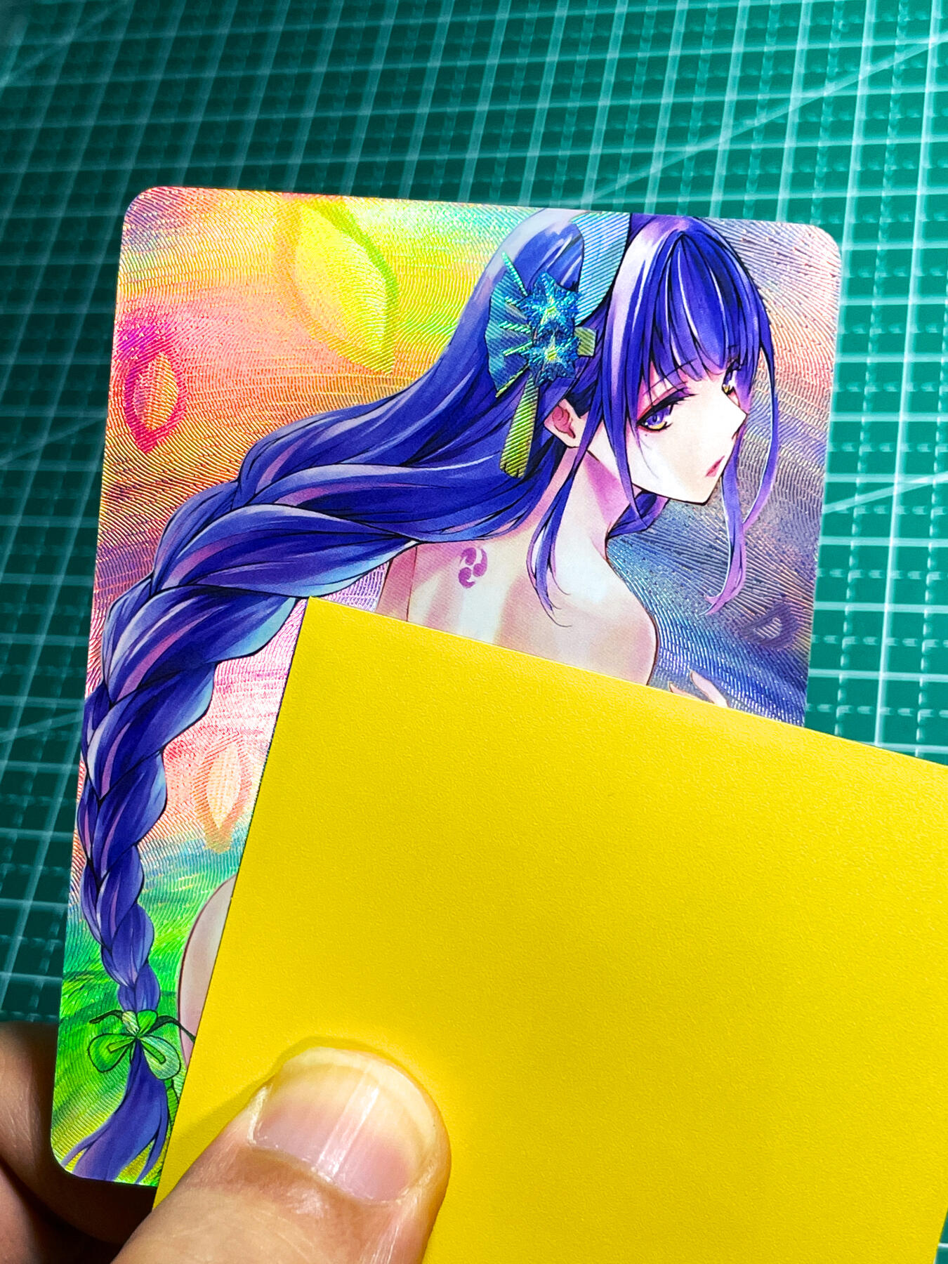 显眼宝28期【关注参拍有赠卡】 【经典美背】超高颜值美背卡 雷电将军 超美长发 一枚  折光彩闪 大卡尺寸 63*88