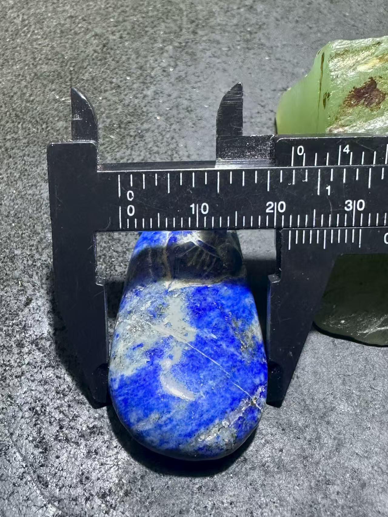 阿富汗老矿青金石雕件通货吊坠一块，