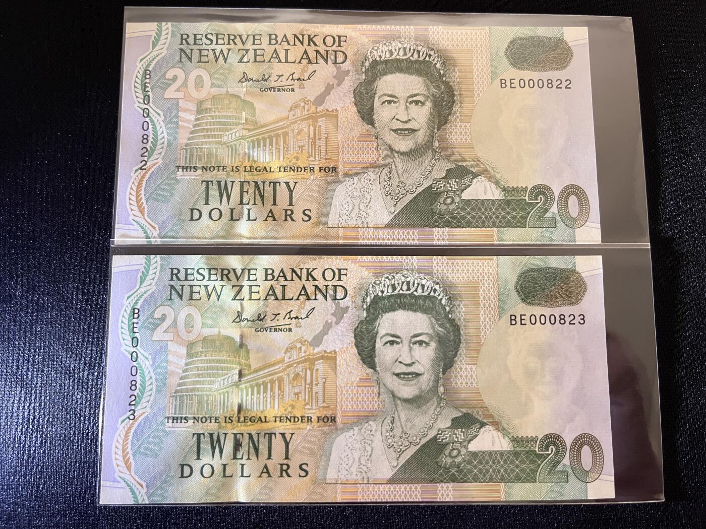 咖啡豆•收藏 2025年Aug_29th世界各国纸币拍卖 2枚 新西兰 1992年 10元 全新UNC 外国纸币 百位号 背蓝山