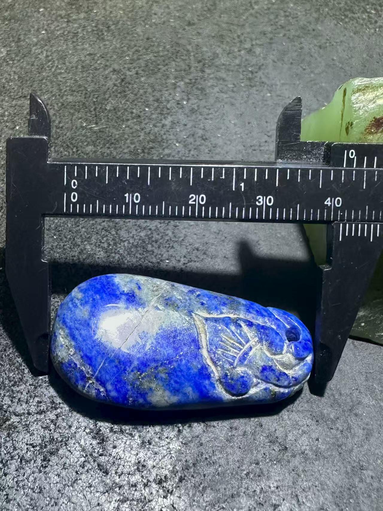 阿富汗老矿青金石雕件通货吊坠一块，