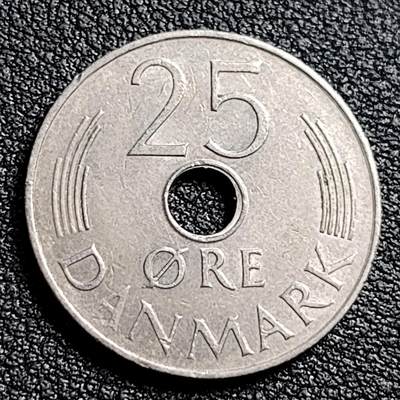 泉币菌-第91场-精品福利场 - 丹麦1975年25欧尔中孔镍币 玛格丽特二世花押 