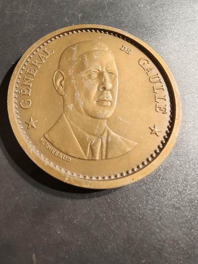 老王徽章第143期 - 法国戴高乐将军解放巴黎40周年大铜章      直径68mm   重量140g