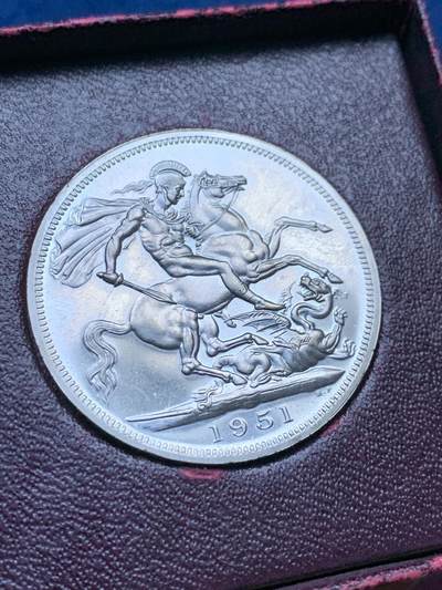 《竞宝斋》第410场 周日，周一，2场连拍 （全场包邮） 英国1951镍马剑乔治六世克朗 带红色原盒和证书