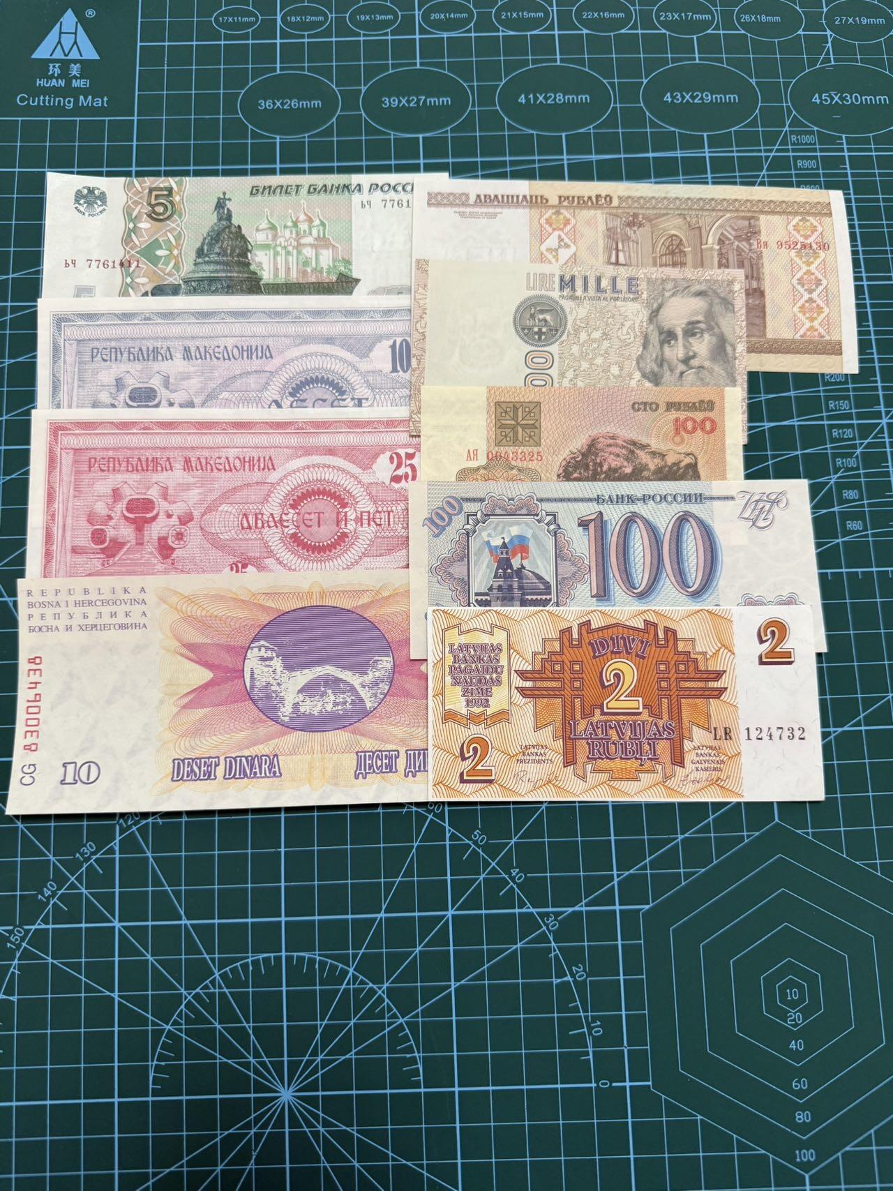【炜奕收藏】，第四十二期 欧洲杂钞共9张，品相如图，大部分全新，少部分会有折痕黄斑压痕角折等现象
