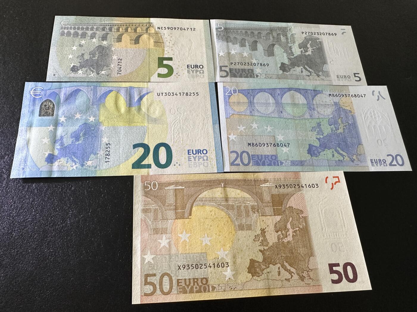 《外钞收藏家》第五百五十九期（靓号、稀少评级等品种丰富）（本平台长期征集拍品、欢迎藏友们联系合作） 二、三、四签5、20、50欧元 五张一起 全新UNC