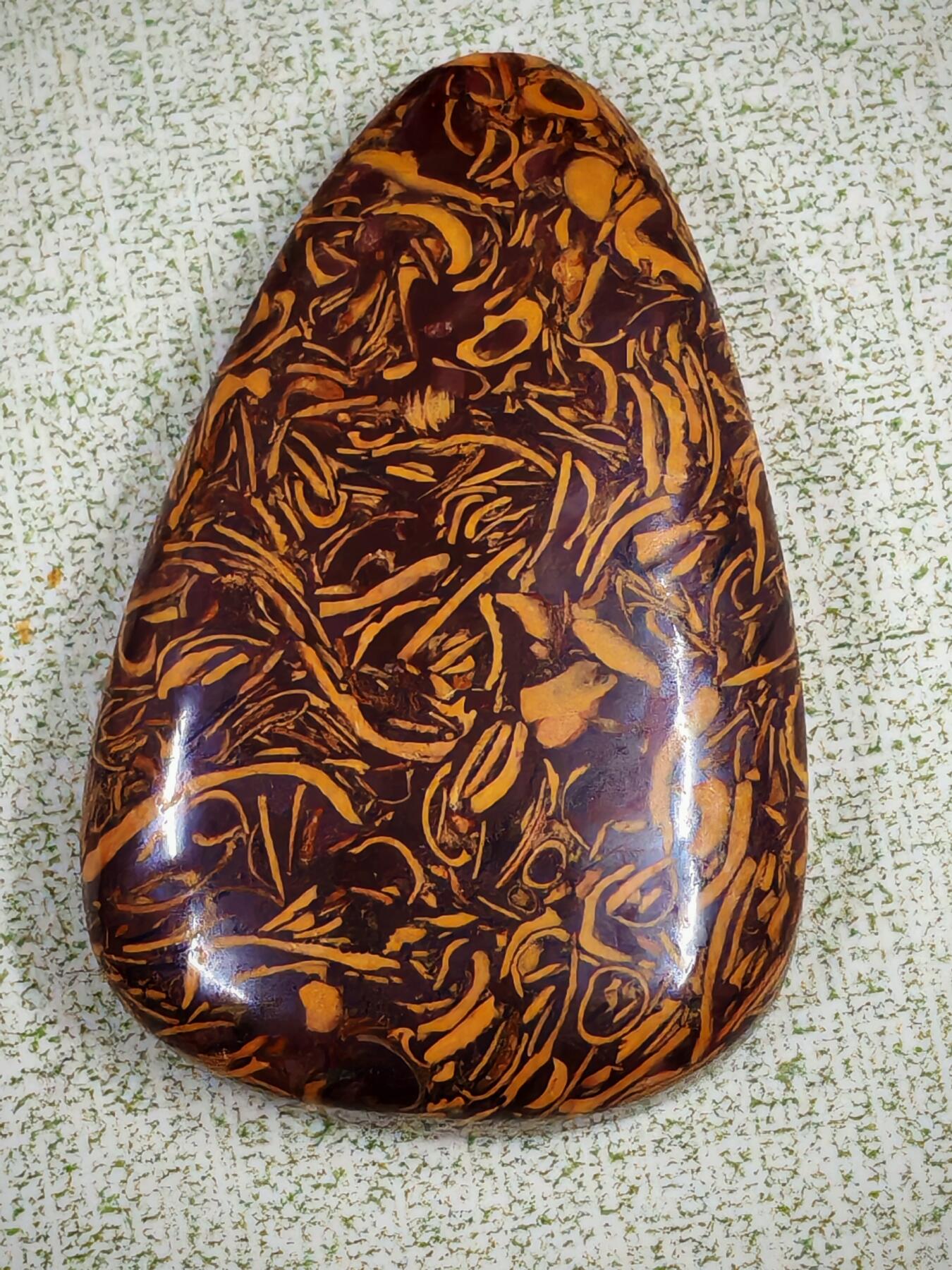 经典远古金黄草花化石水滴挂坠(36019)尺寸49*32*10mm25克