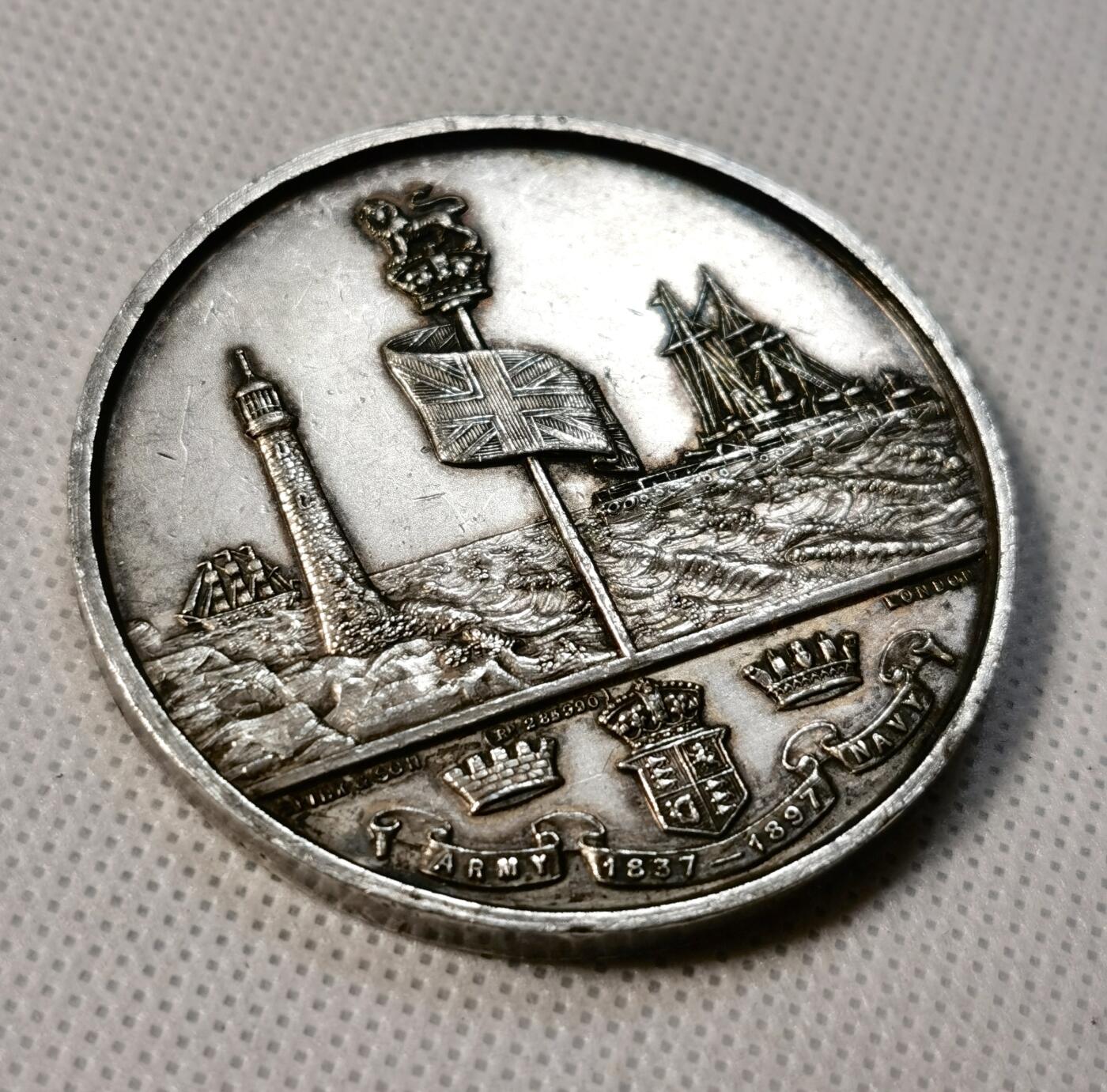 甄臻铺-世界币章拍卖（第30期），送拍享返佣金等优惠多多 1897年英国维多利亚登基60周年纪念城市景观章，合金镀银 稀少品种