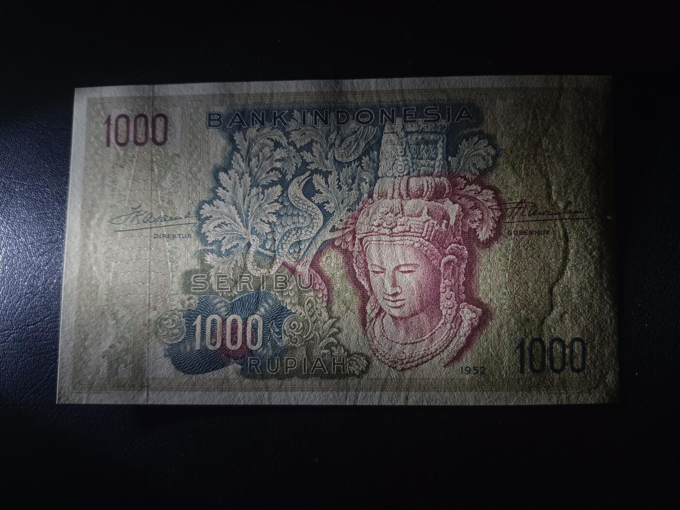 2025八月第四期（总189期） 印度尼西亚1952版1000卢比UNC-，经典的佛头形象，此版本最大面值