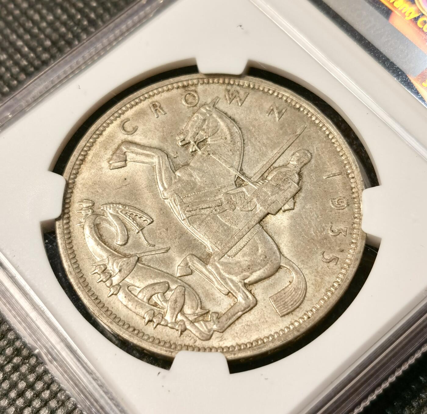甄臻铺-世界币章拍卖（第30期），送拍享返佣金等优惠多多 NGC-MS63 1935年英国乔治五世木马剑，自然包浆