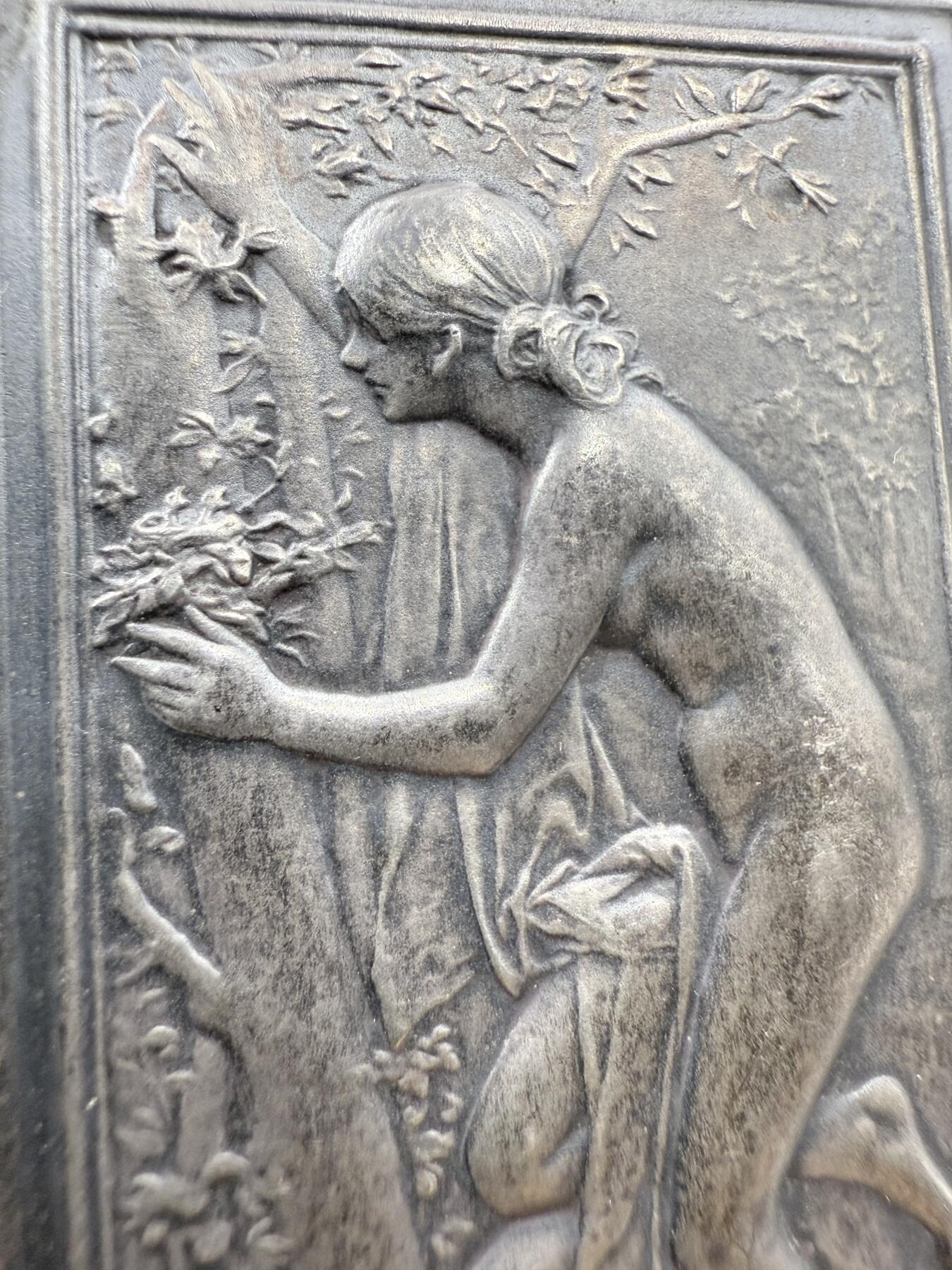 「木头集藏」章牌精品专场！ D.Dupuis～法国“LE NID” 巢 银章，尺寸：66×37.5mm，57.2g，边铭：丰饶角 ARGENT， 名家代表作，经典清凉题材。