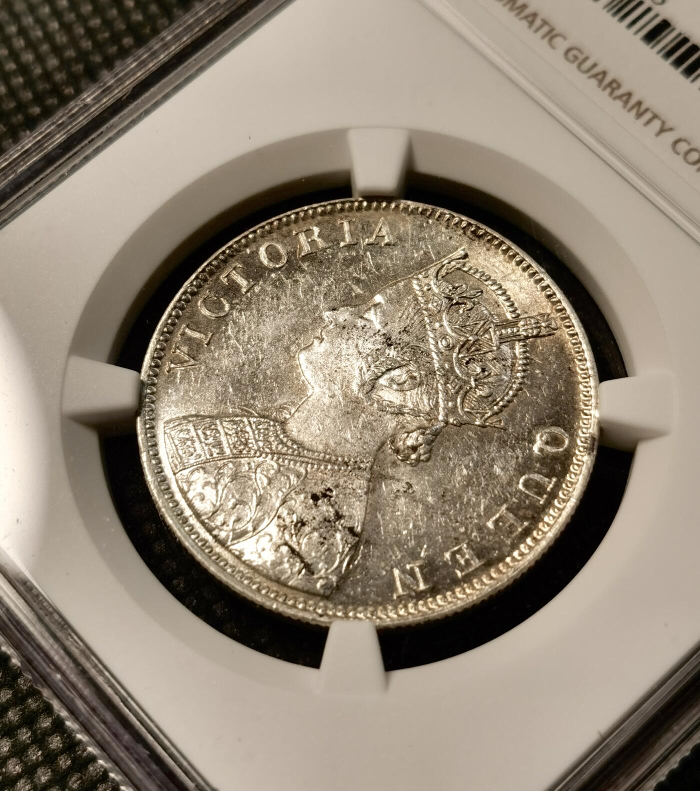 甄臻铺-世界币章拍卖（第30期），送拍享返佣金等优惠多多 NGC-MS62 1862年英属印度维多利亚卢比