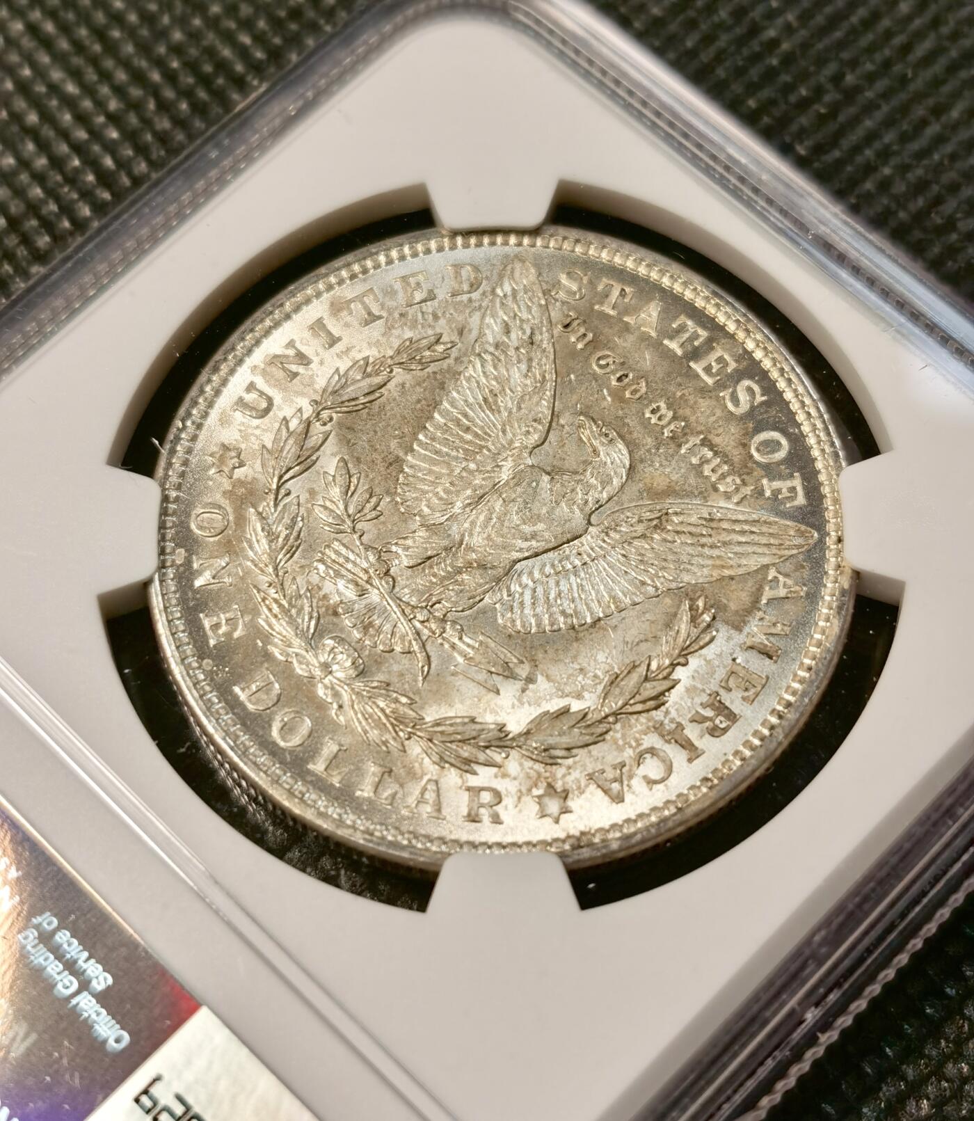 甄臻铺-世界币章拍卖（第30期），送拍享返佣金等优惠多多 NGC-MS62 1921年美国摩根，淡金色包浆