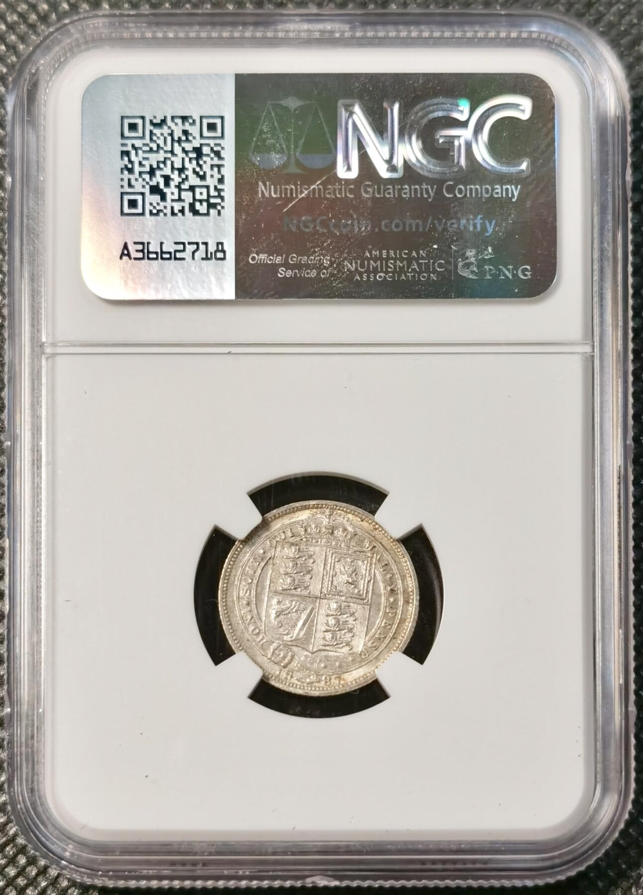 甄臻铺-世界币章拍卖（第30期），送拍享返佣金等优惠多多 NGC-MS61 1887年英国高冠维多利亚6便士，盾徽版，月牙五彩，自然包浆极美
