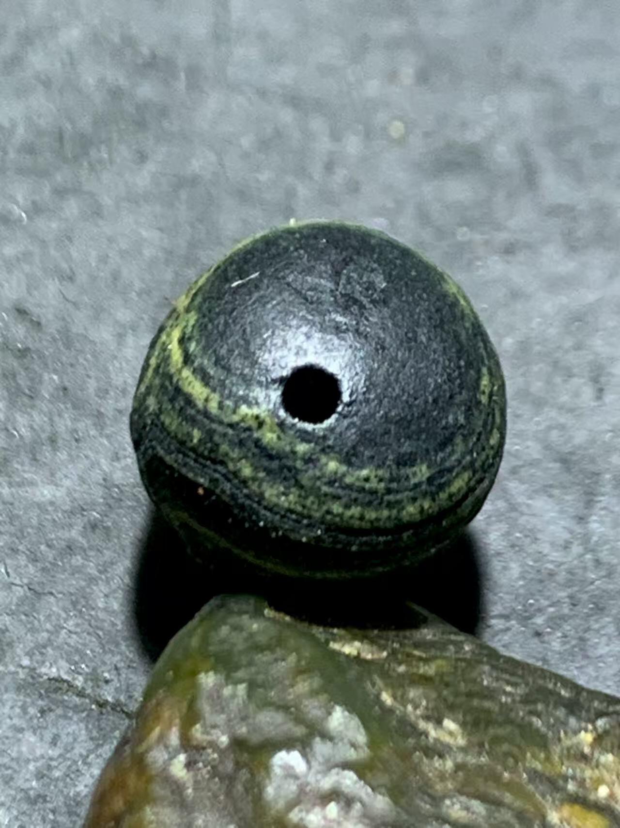 精美罕见满绿眼石原石珠子一颗，