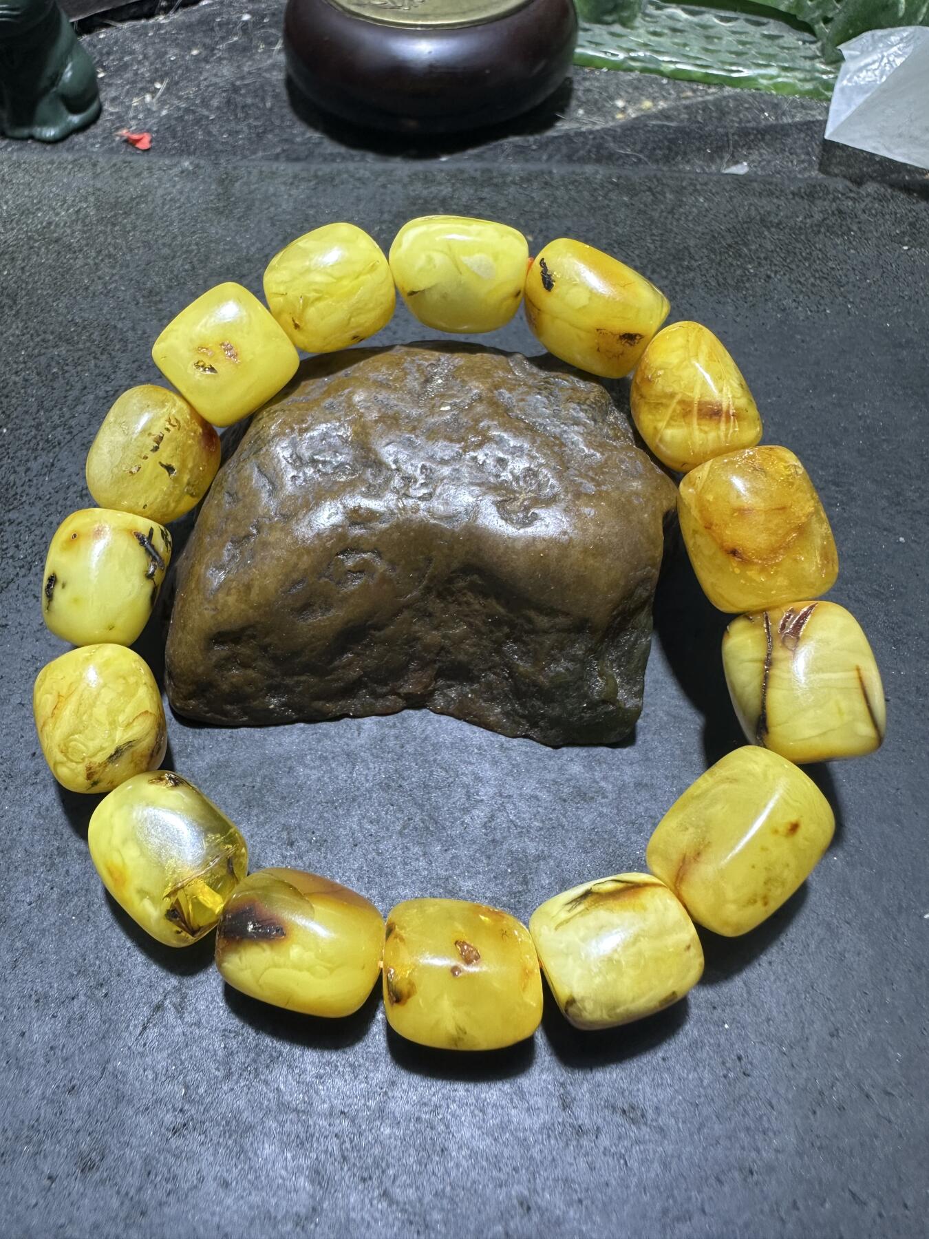 天然乌克兰蜜蜡随形手串1条！