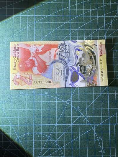 【炜奕收藏】，第四十二期 东加勒比2元，UNC品相，AA冠号码无47尾8，IBNS获奖钞