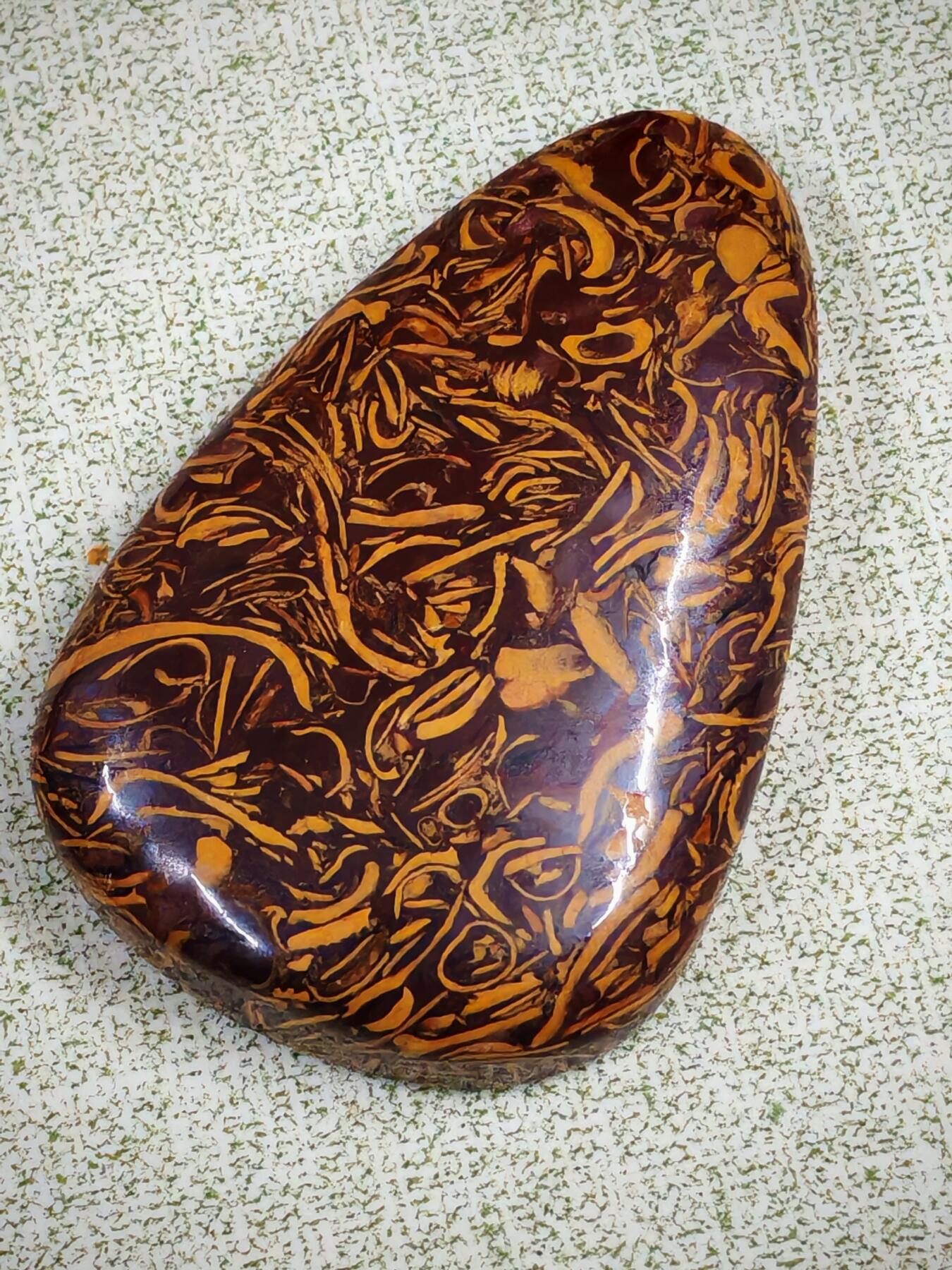 经典远古金黄草花化石水滴挂坠(36019)尺寸49*32*10mm25克