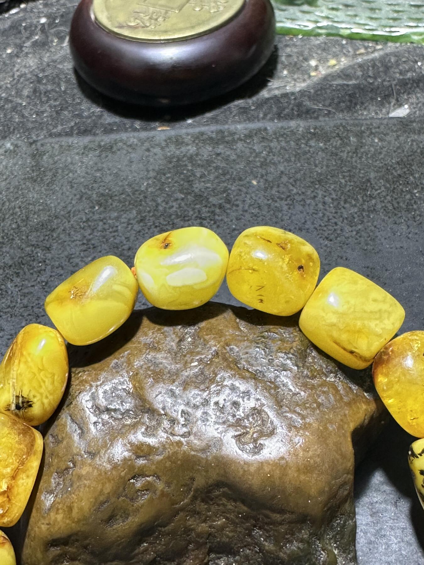 天然乌克兰蜜蜡随形手串1条！