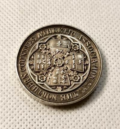 甄臻铺-世界币章拍卖（第30期），送拍享返佣金等优惠多多 - 1923年英国北方田径协会颁发的《十英里赛跑》获奖银牌，银标全，直径32mm重22.9g