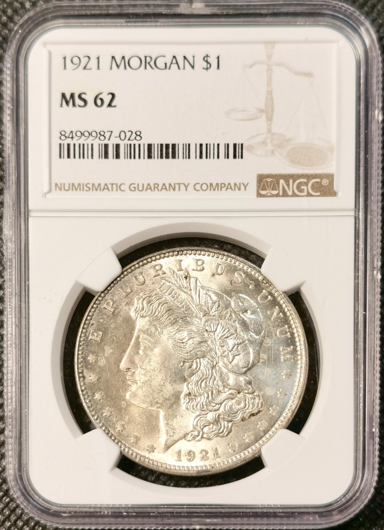 甄臻铺-世界币章拍卖（第30期），送拍享返佣金等优惠多多 NGC-MS62 1921年美国摩根，淡金色包浆