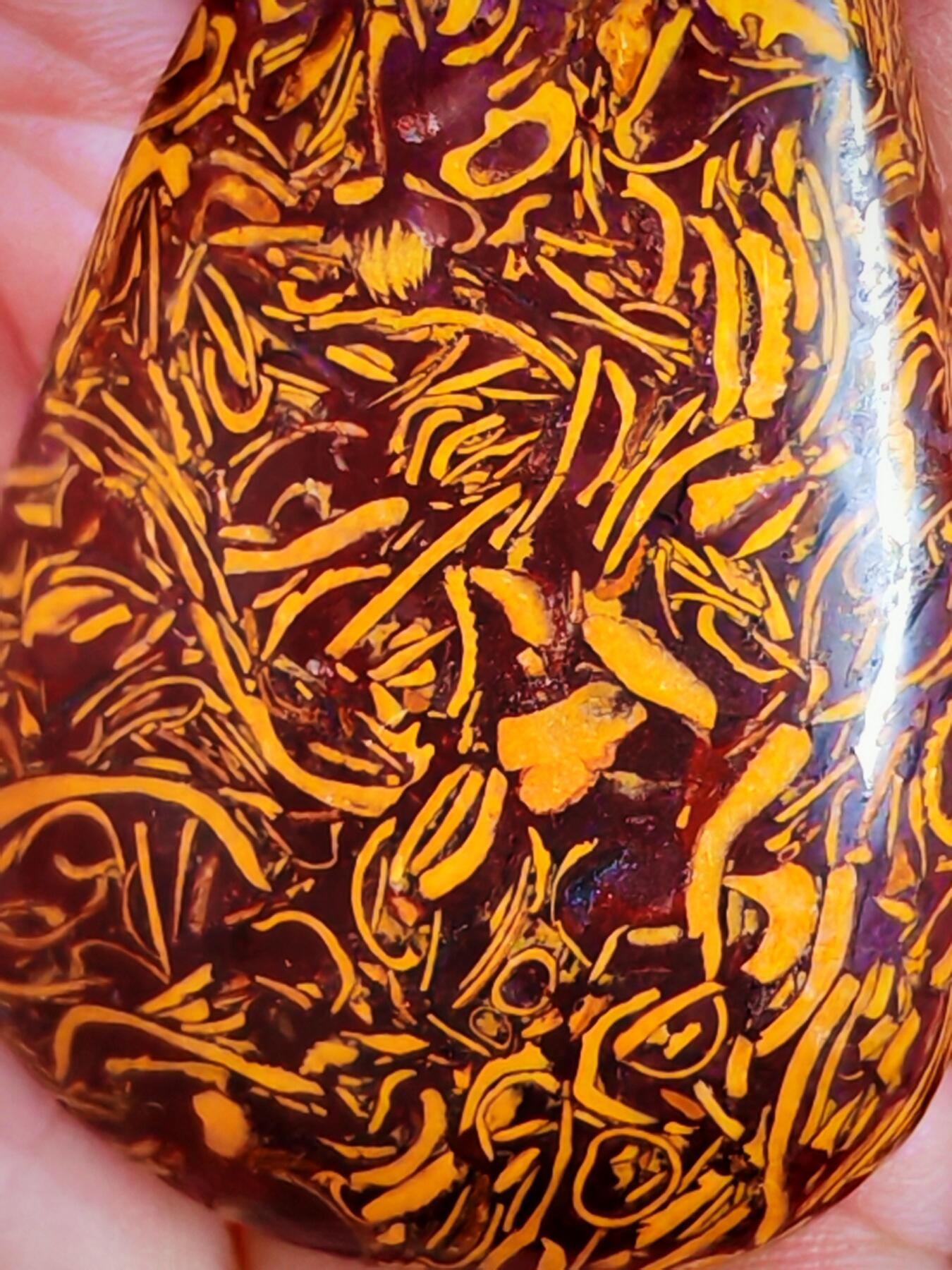 经典远古金黄草花化石水滴挂坠(36019)尺寸49*32*10mm25克