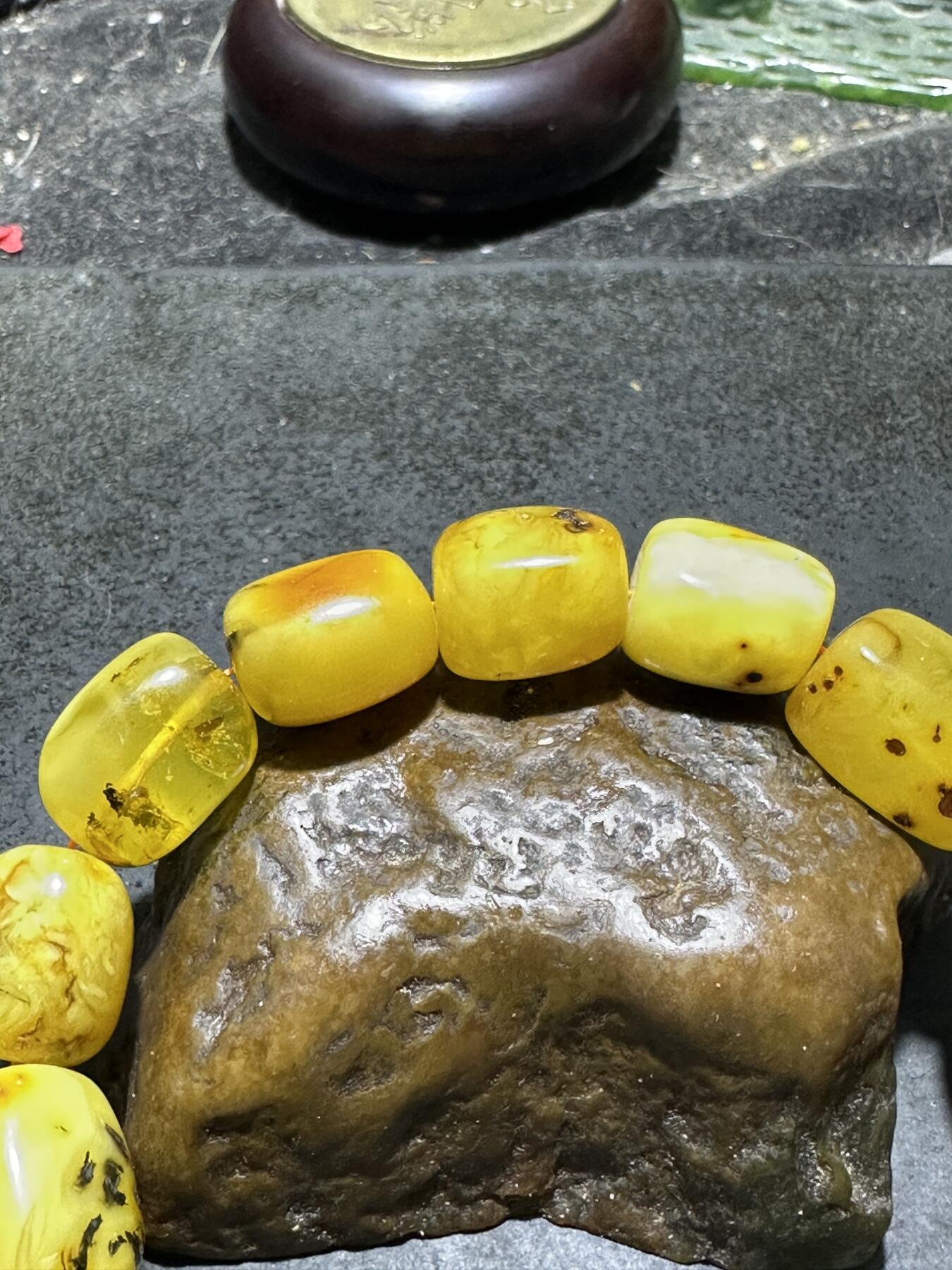 天然乌克兰蜜蜡随形手串1条！
