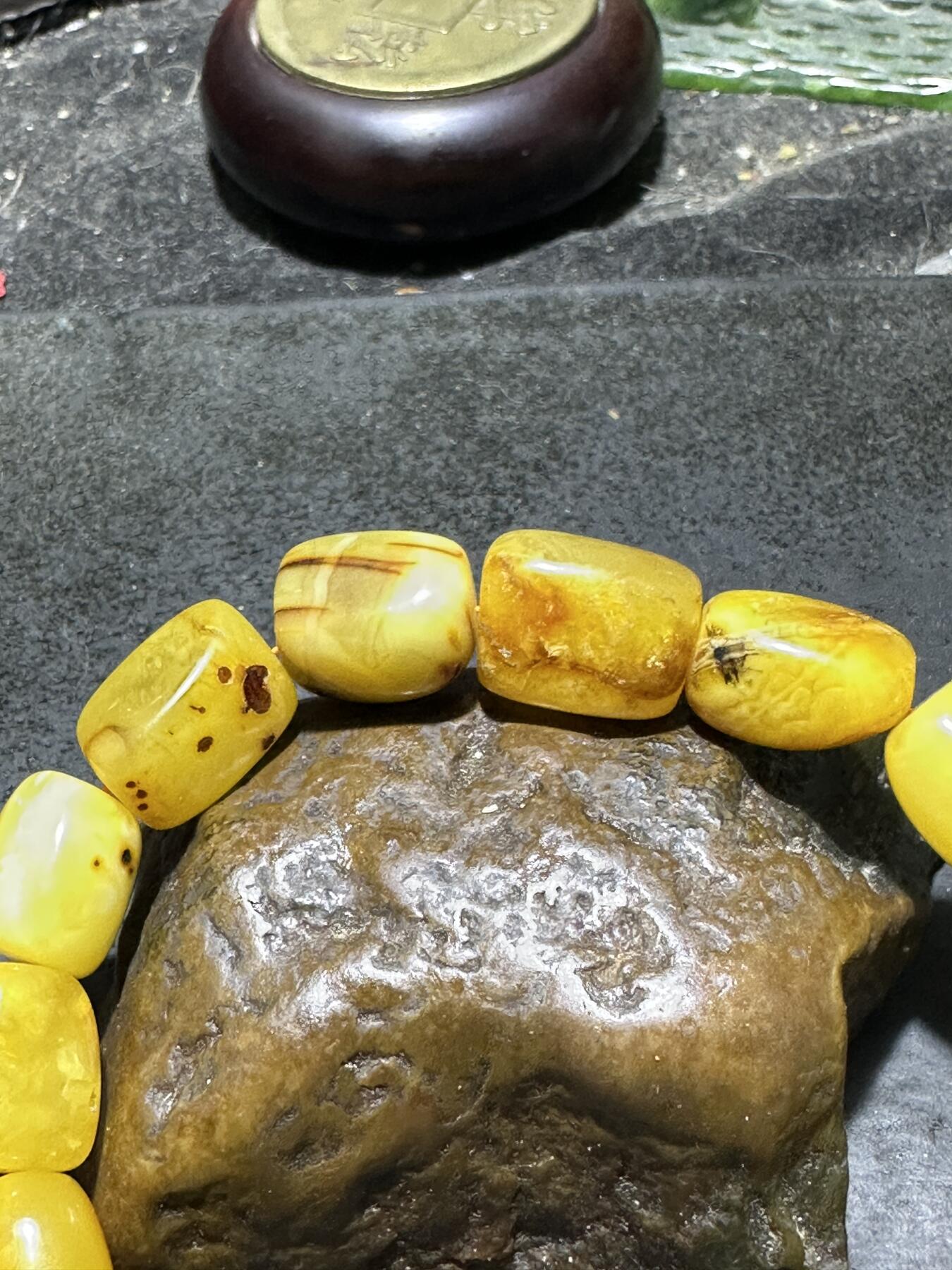 天然乌克兰蜜蜡随形手串1条！