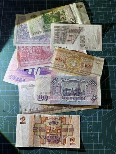 【炜奕收藏】，第四十二期 欧洲杂钞共9张，品相如图，大部分全新，少部分会有折痕黄斑压痕角折等现象