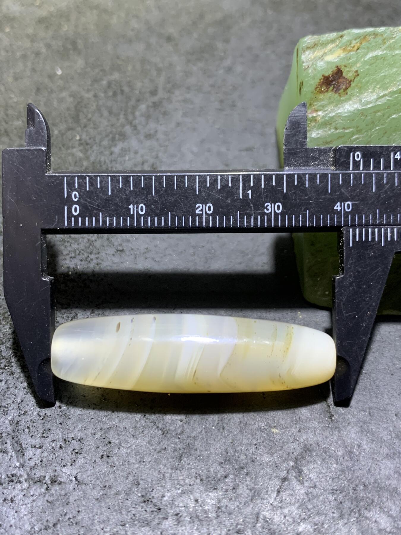 精美马达加斯加水墨草花纹海洋玉髓桶珠一颗