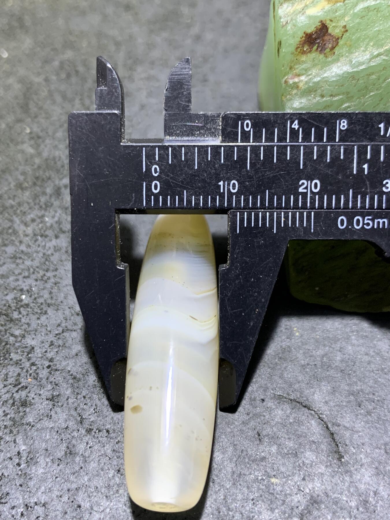 精美马达加斯加水墨草花纹海洋玉髓桶珠一颗