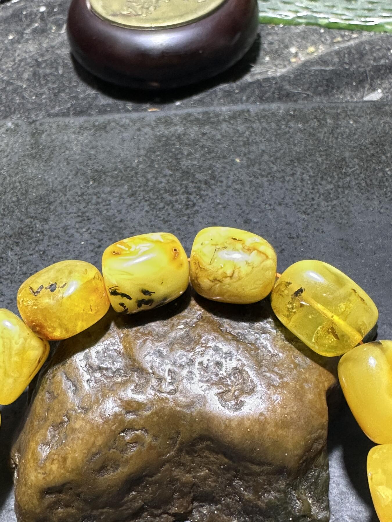 天然乌克兰蜜蜡随形手串1条！