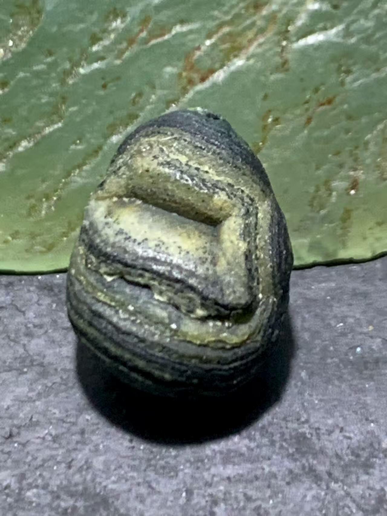精美罕见满绿眼石原石珠子一颗，