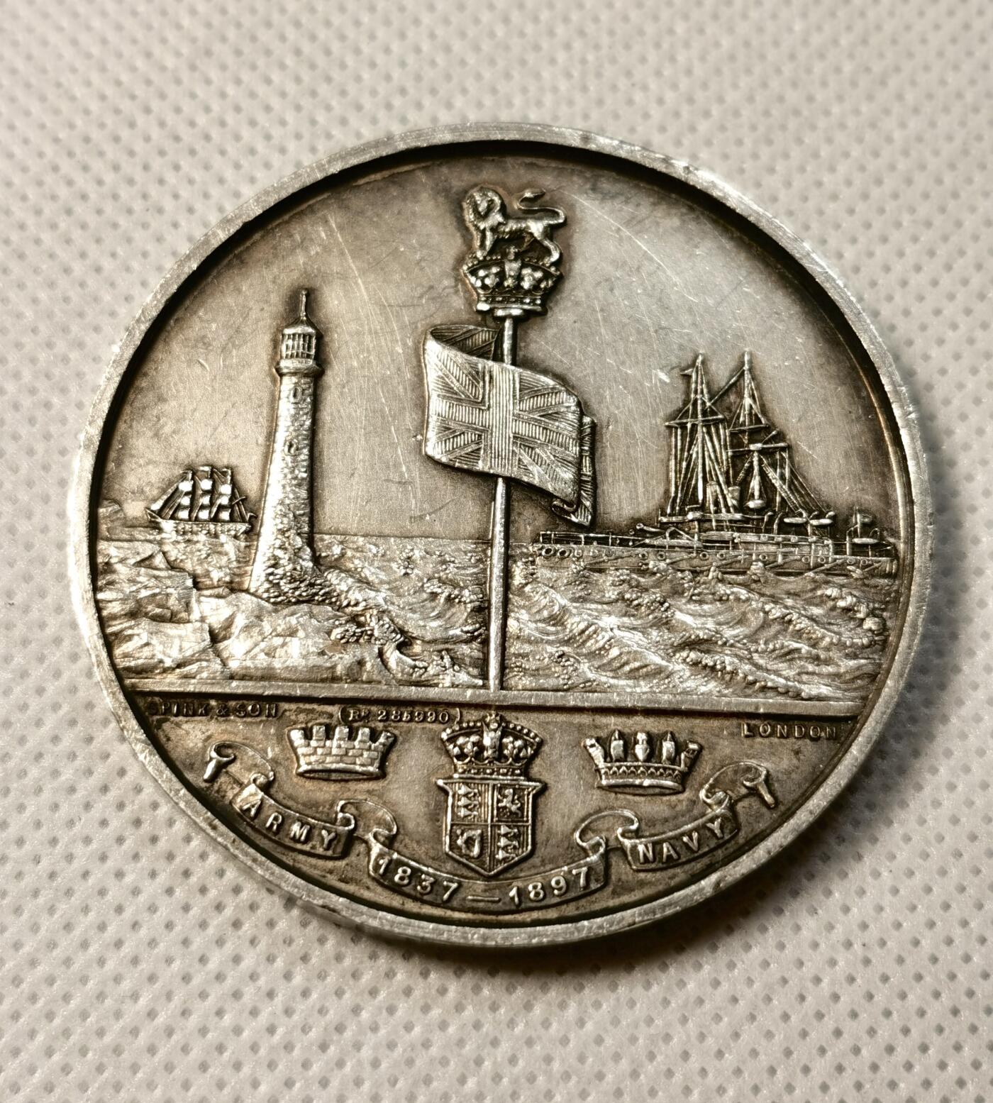 甄臻铺-世界币章拍卖（第30期），送拍享返佣金等优惠多多 1897年英国维多利亚登基60周年纪念城市景观章，合金镀银 稀少品种