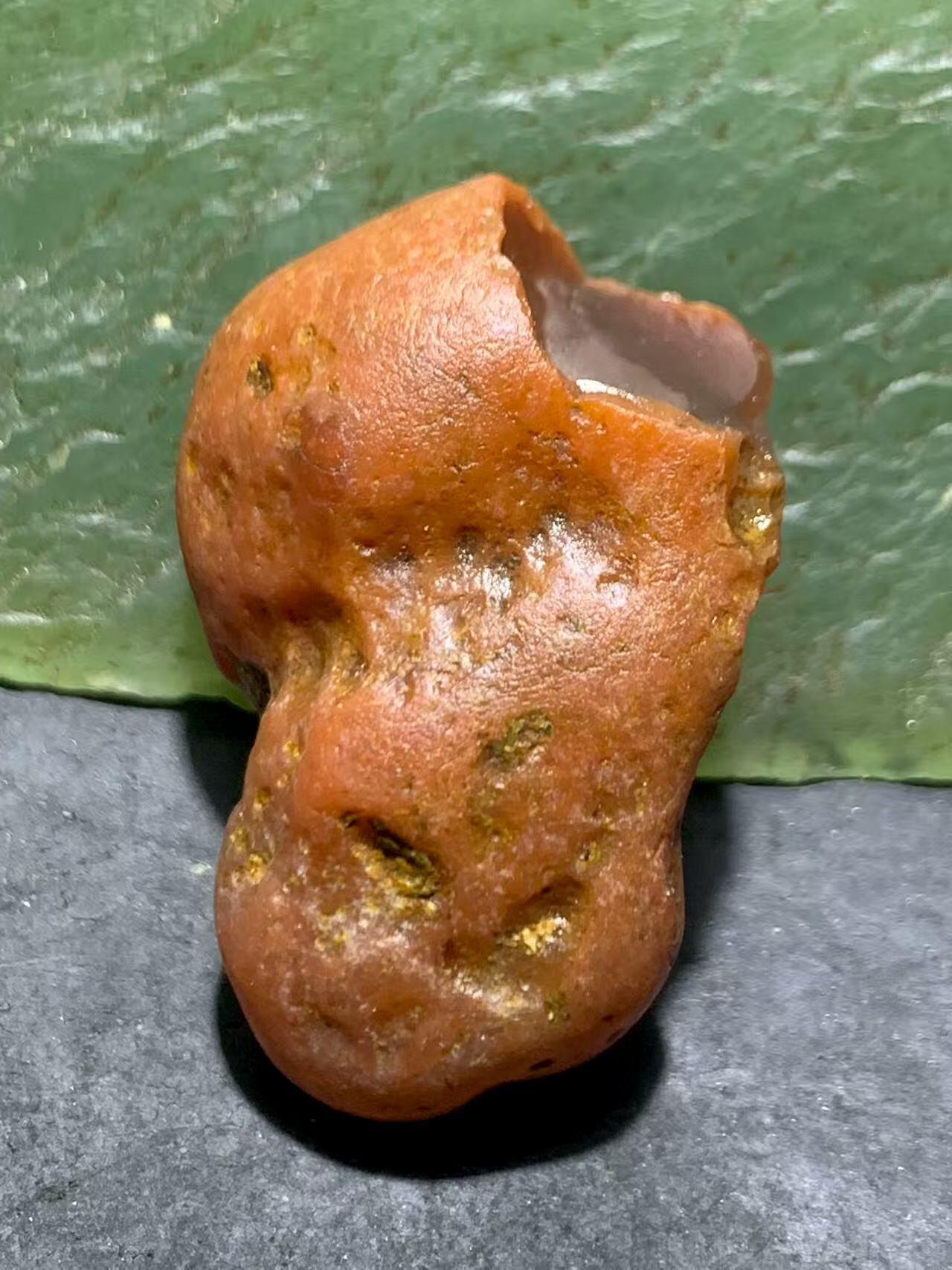 精美红皮开窗荔枝冻心南红玛瑙原石一颗，