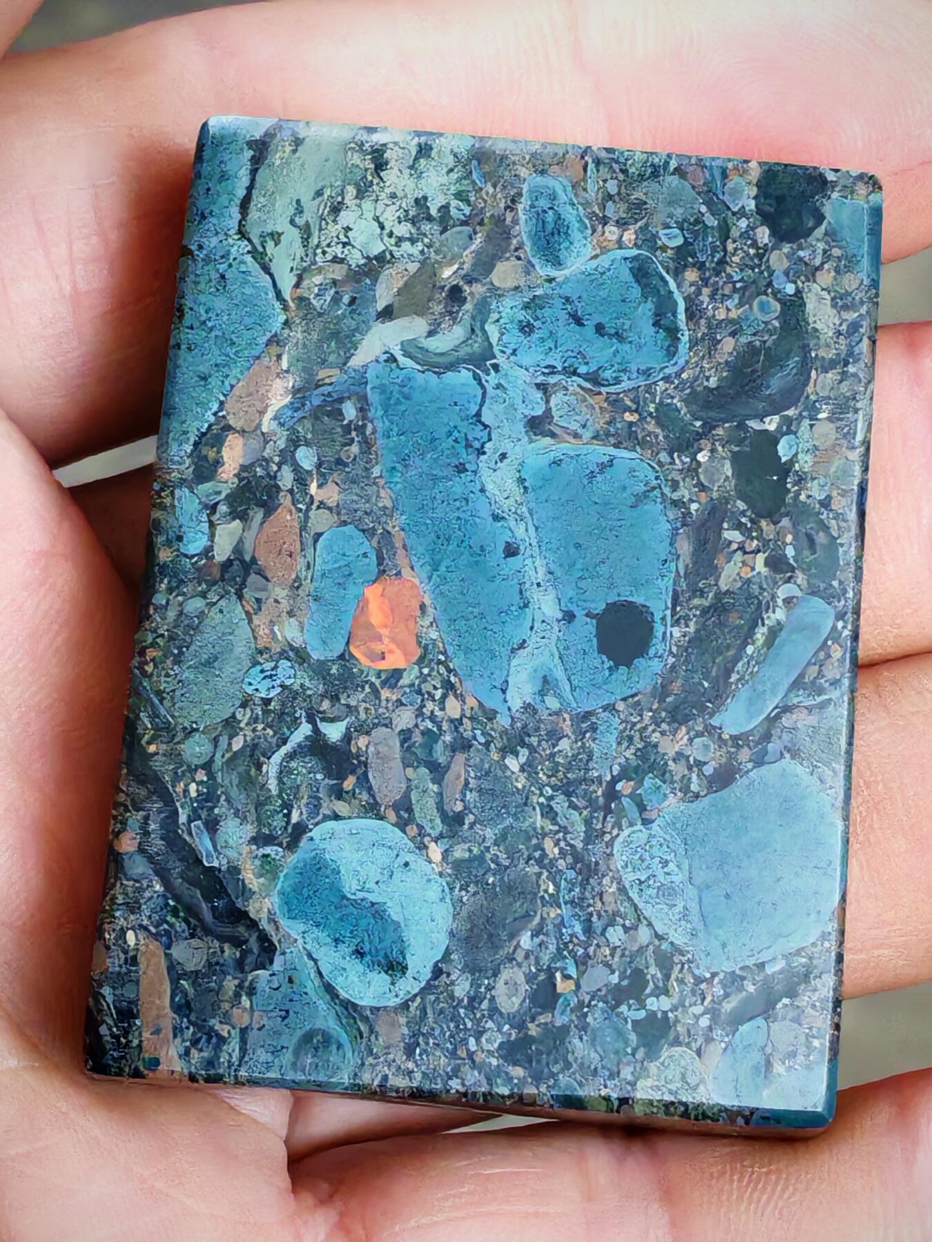 经典稀有画面石蓝莓星斑球粒角砾石无事牌(36022)尺寸52*40*12mm70克