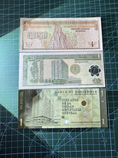 【炜奕收藏】，第四十二期 危地马拉0.5-1格查尔，UNC品相，包含一张纪念钞